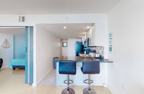 North Ocean City Condo | Beachfront condo with bay/ocean views, outdoor pool, & tennis courts