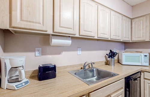 North Ocean City Condo | Beachfront condo with ocean views, pool, enclosed balcony, AC, & W/D