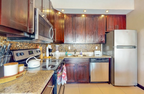 San Pedro Condo | Beachfront condo with pool, amazing ocean view, & W/D - near restaurants