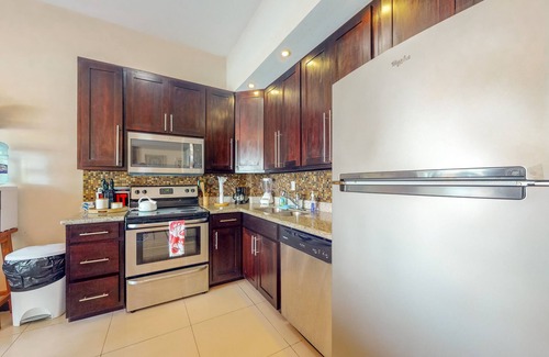 San Pedro Condo | Beachfront condo with pool, amazing ocean view, & W/D - near restaurants