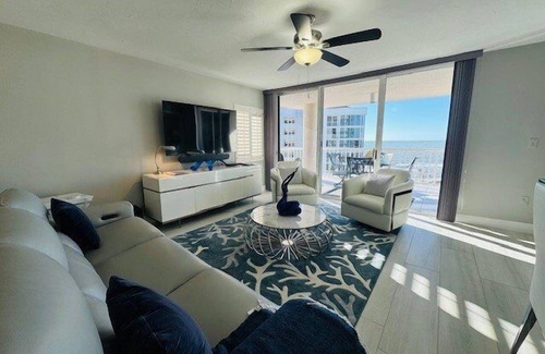 Park Shore Condo | Beachfront condo with exceptional views CL0802