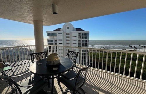 Park Shore Condo | Beachfront condo with exceptional views CL0802