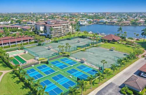 Marco Island House | Beachfront condo with two balconies, pool and tennis