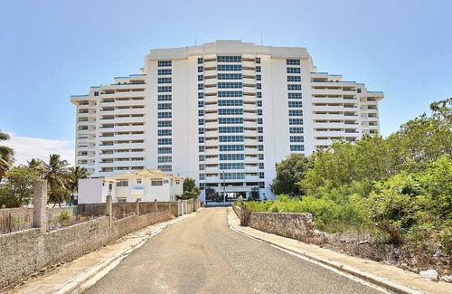 Juan Dolio - El Pueblo Apartment | Beachfront Condos Juan Dolio Sleeps 12