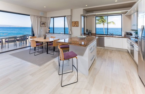 Wailea Condo | Beachfront /Corner /Renovated/2nd floor condo unit: F-204