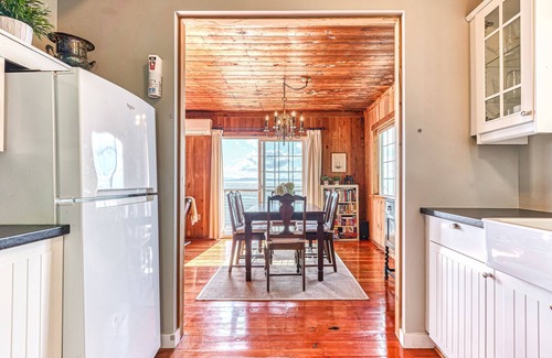 Point Roberts House | Beachfront cottage with expansive deck, grill, elegant interior, games, & W/D