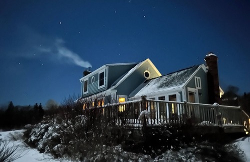 Bayswater Cottage | Beachfront cottage adjacent to Bayswater Beach, charming with a spectacular view