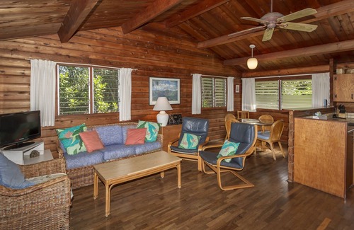 Haleiwa Cottage | Beachfront Cottage at Log Cabins