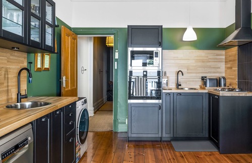 Adelaide House | Beachfront cottage with amazing ocean views, suits single or couple