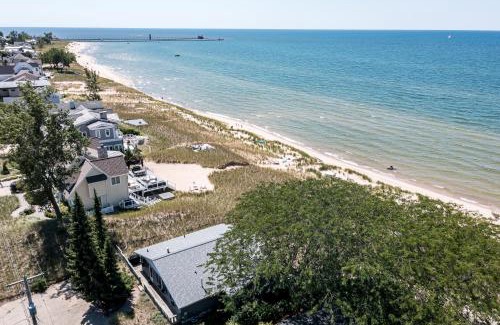 Spring Lake House | Beachfront cottage on North Shore Grand Haven