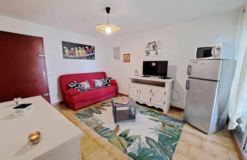 Marseillan Apartment | Beachfront Cozy 2-Room Apartment with Private Garden & Parking
