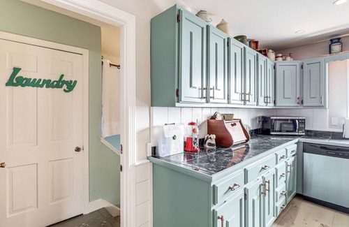 Barnstable County Condo | Beachfront Dennis Condo w/Patio, Dogs Welcome