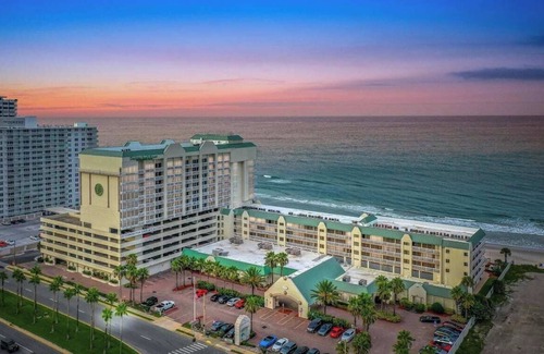Ortona Park Condo | Beachfront – Direct Ocean View - 2 Queen Beds