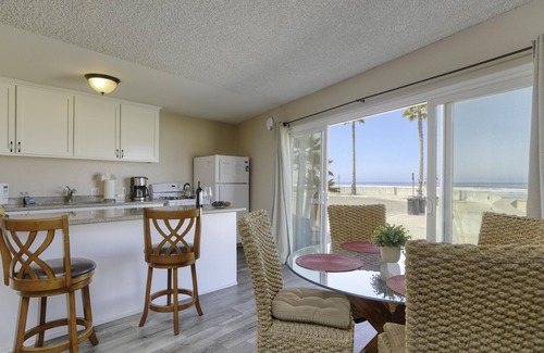 Downtown Condo | Beachfront! Directly in Front Of the Beach