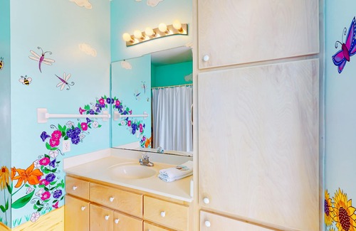 East End House | Beachfront dog-friendly home with beach gear, charcoal grill, decks, great views