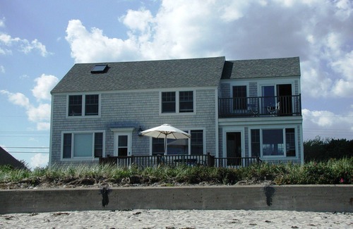 Wells Cottage | Beachfront Drakes Island Cottage