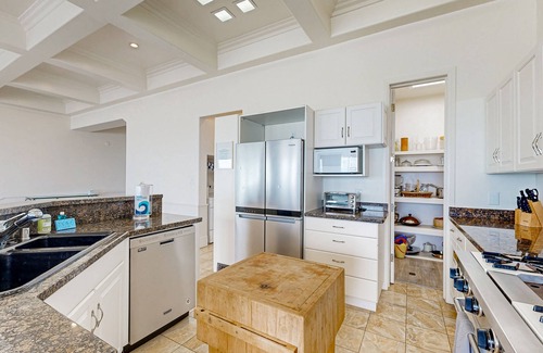 Mussel Shoals House | Beachfront dream home with balcony, patio & direct beach access