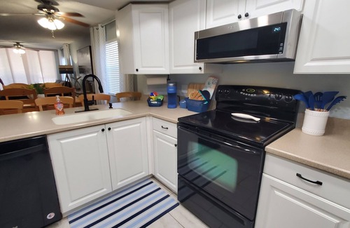 Indian Rocks Beach Condo | Beachfront escape with postcard sunsets