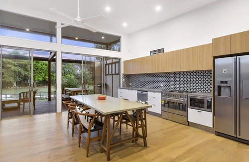 Casuarina House | Beachfront Eclipse with Pool