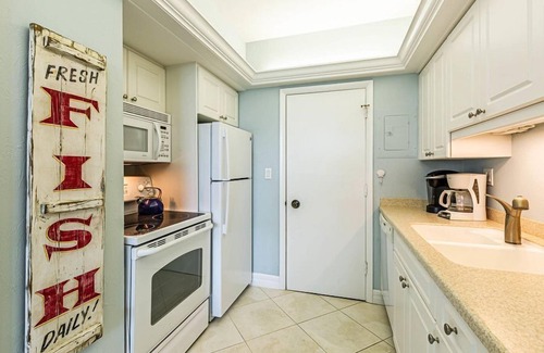 Marco Island Apartment | Beachfront efficiency studio with 1 bath