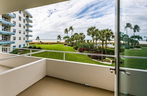 Marco Island Apartment | Beachfront efficiency studio with 1 bath