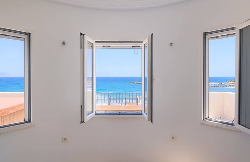 Agia Pelagia Apartment | Beachfront Ela Luxury Stay with Jacuzzi & Views