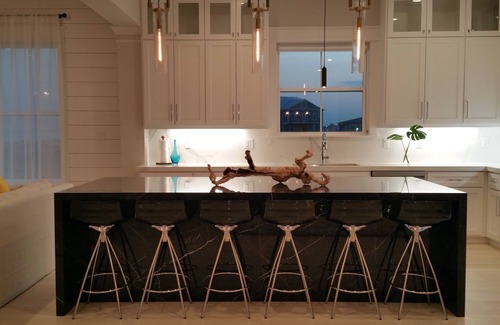 Galveston House | BEACHFRONT! ELEVATOR! HOT TUB! CUSTOM BUILT! GATED COMMUNITY! A BIT OF PARADISE