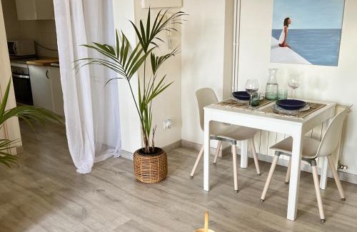 Sant Feliu de Guixols Apartment | Beachfront, Sea views, Terrace and Parking!