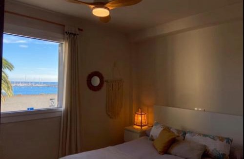 Sant Feliu de Guixols Apartment | Beachfront, Sea views, Terrace and Parking!