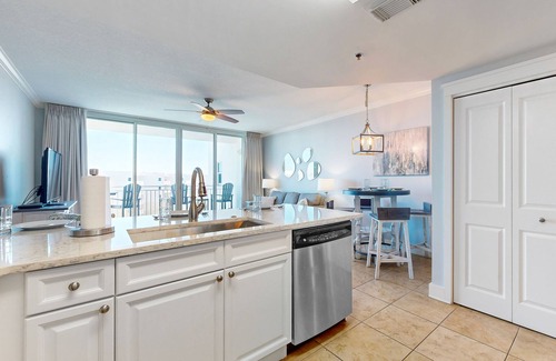 Fort Walton Beach Condo | Beachfront Escape with Sixth-Floor Views, Free WiFi, Shared Pools, & Gym
