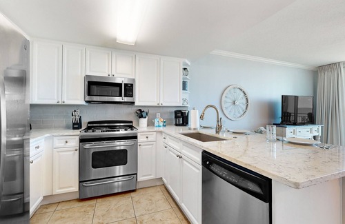 Fort Walton Beach Condo | Beachfront Escape with Sixth-Floor Views, Free WiFi, Shared Pools, & Gym