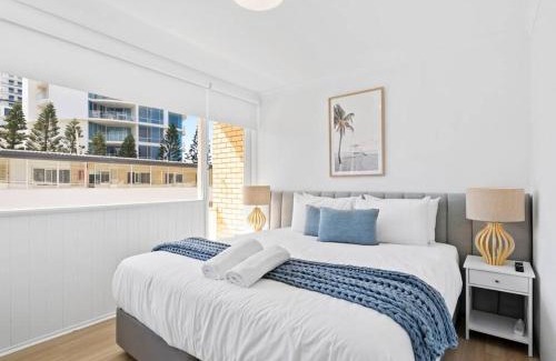 Broadbeach Apartment | Beachfront escape Broadbeach, 2 bd, Pool , sleeps 7
