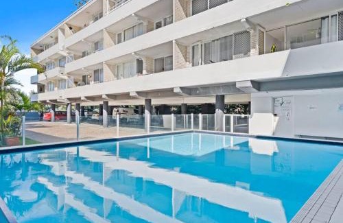 Broadbeach Apartment | Beachfront escape Broadbeach, 2 bd, Pool , sleeps 7
