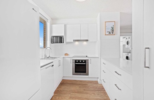 Burleigh Heads Apartment | Beachfront Escape in Burleigh Heads