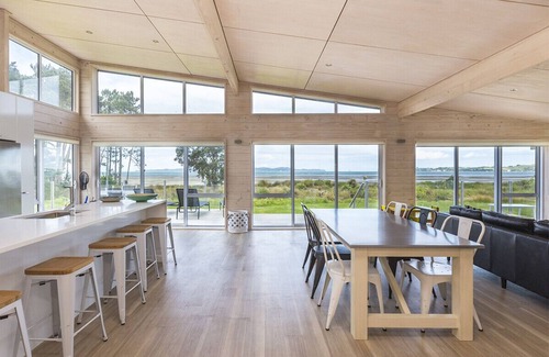 Snells Beach Cottage | Beachfront Escape - Snells Beach Holiday Home
