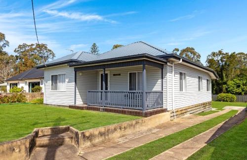 Batehaven House | Beachfront Escape Relaxing Getaway in Batehaven