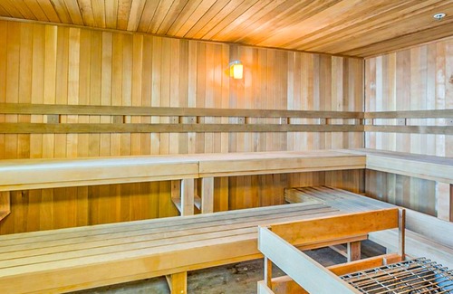 Orange Beach Condo | Beachfront escape with gorgeous view, balcony & shared pools/lazy river/hot tubs