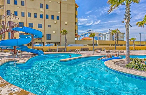 Orange Beach Condo | Beachfront escape with gorgeous view, balcony & shared pools/lazy river/hot tubs
