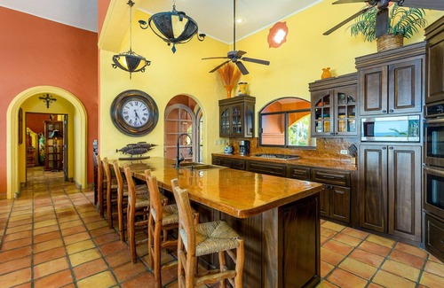 Los Barriles House | Beachfront Estate Sleeps 12! Walk everywhere in Los Barriles with pool & spa