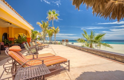 Los Barriles House | Beachfront Estate Sleeps 12! Walk everywhere in Los Barriles with pool & spa