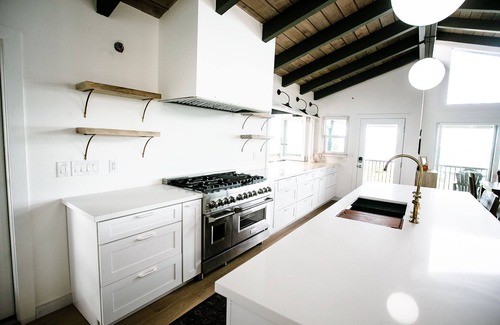 Kahuku House | Beachfront Estate ~ North Shore Getaway, A/C & Gym