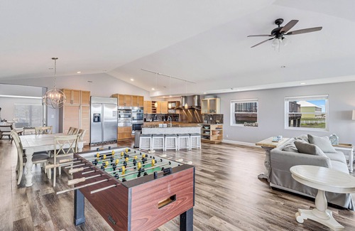 Port Aransas House | Beachfront & FABULOUS! Refreshing Private Pool!