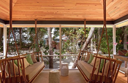 Captiva Cottage | Beachfront Family Paradise...Beach Daisy! 4 person golf cart included