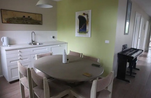 Cowes House | Beachfront. Fireplace. Air Conditioning. Get away from it all!