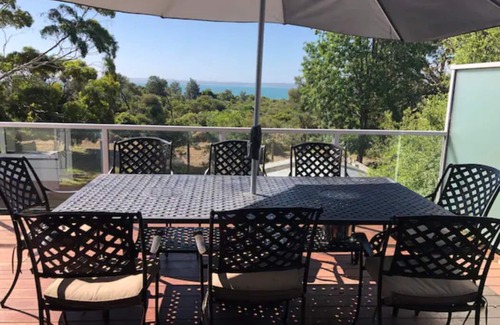 Cowes House | Beachfront. Fireplace. Air Conditioning. Get away from it all!