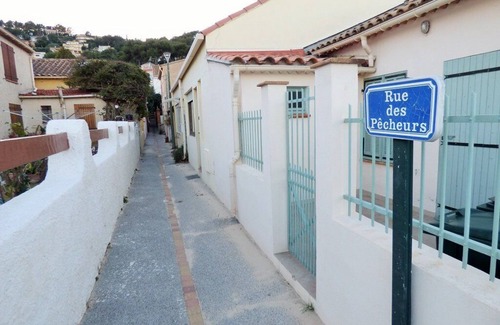 Saint-Mandrier-sur-Mer House | Beachfront, Comfortable, AIR CONDITIONER