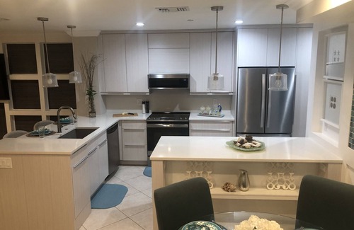 Marco Island Condo | BEACHFRONT GEM with 3 king beds,3 baths,a den,spacious living room,large lanai!