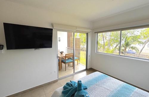 Bejuco Apartment | Beachfront Getaway, AC, Pools and Sunset Views