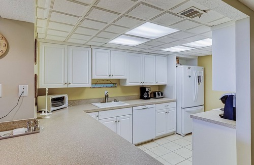 Folly Field Villa | Beachfront getaway with WiFi, pools, hot tub, gym, washer/dryer, & central AC