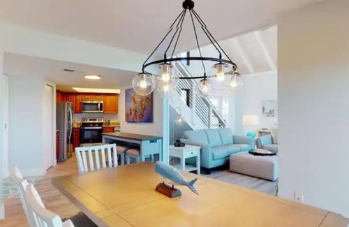 Tropic House | Beachfront Getaway Licensed Beachfront Townhome- PRIVATE POOL